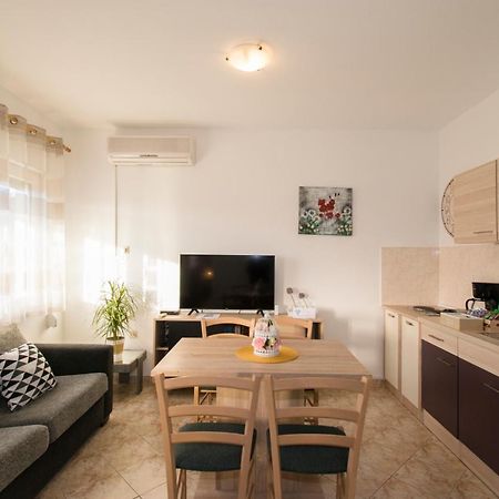 Apartman Fuma 罗维尼 外观 照片