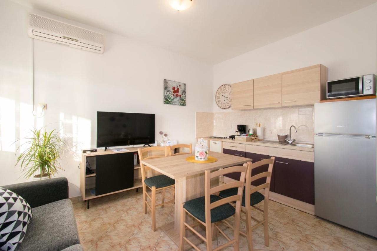 Apartman Fuma 罗维尼 外观 照片