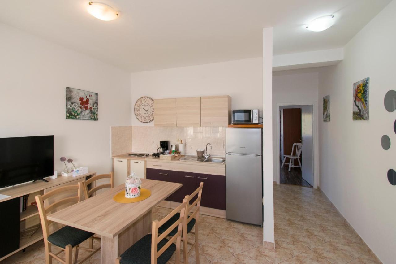 Apartman Fuma 罗维尼 外观 照片