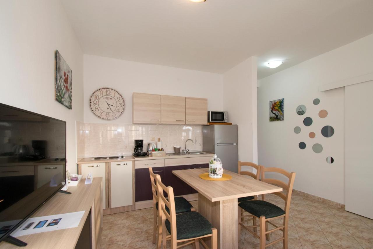 Apartman Fuma 罗维尼 外观 照片