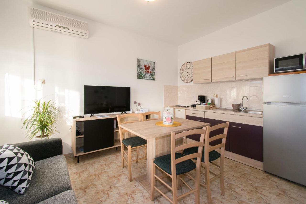 Apartman Fuma 罗维尼 外观 照片