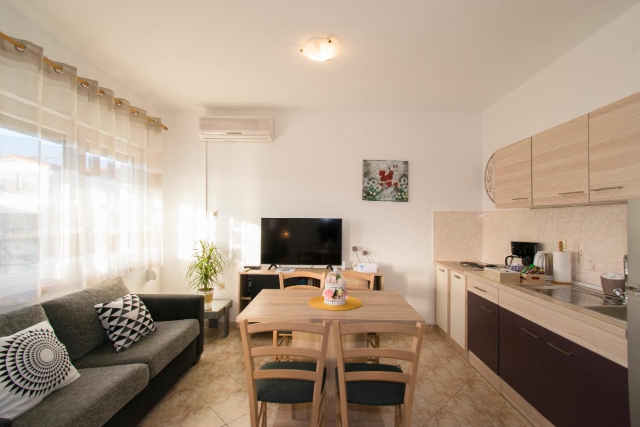 Apartman Fuma 罗维尼 外观 照片